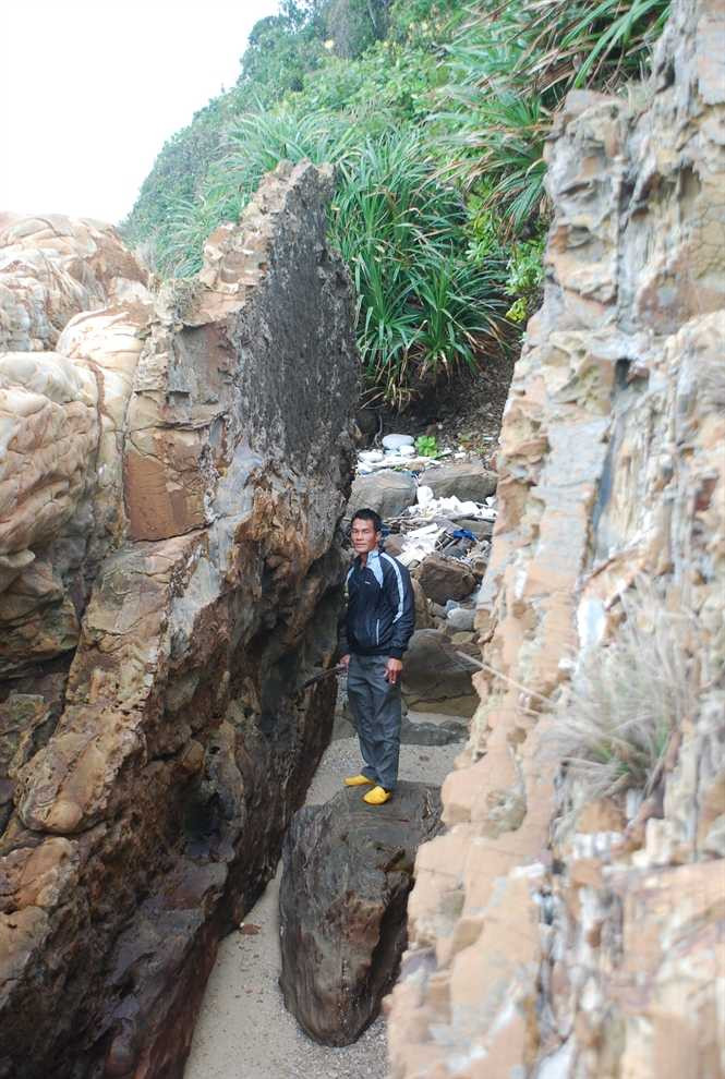 Vách đá nhọn phải leo qua Vách đá nhọn phải leo qua