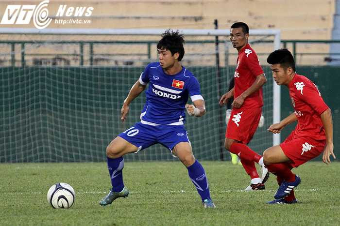 Công Phượng thi đấu tròn vai trong trận giao hữu này (ảnh: Hoàng Tùng)