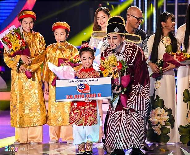 Phan Ngọc Luân - Bảo Ngọc giành giải Thí sinh thân thiện nhất. Mặc dù ở cuộc thi này, Phương Mỹ Chi được xem là ngôi sao nhưng vẻ đáng yêu, thông minh của 'thiên thần 7 tuổi' đã chiếm cảm tình người xem. Fan của cô bé đông không kém 'chị Bảy'.