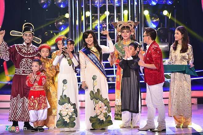 Phương Mỹ Chi - Nam Cường không quá khó khăn để ẵm giải Thí sinh được yêu thích nhất với 51% tin nhắn bình chọn, cô bé nhận được phần thưởng 30 triệu đồng cho suất học bổng và 150 triệu đồng. Sở hữu lượng fan đông đảo, giọng ca nhí dễ dàng đánh bại các đối thủ để chiến thắng.