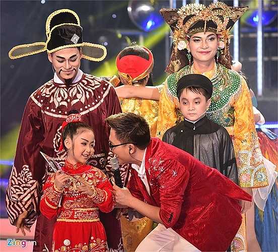 Mặc dù chỉ đoạt ngôi vị á quân nhưng Bảo Ngọc lại rất vô tư. Đại Nghĩa an ủi cô bé nhưng 'công chúa út' cười toe toét.