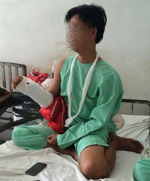  Anh T. đang được điều trị tại BV Chấn thương chỉnh hình. Ảnh: Phan Cường