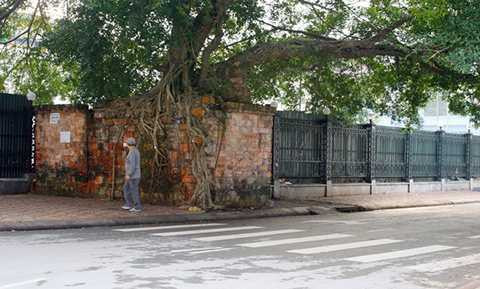 Một đoạn của thành cổ phía Đông. Thành cổ Lạng Sơn đã được xếp hạng cấp quốc gia năm 1999. Theo Ban quản lý di tích tỉnh Lạng Sơn, đây là di tích lịch sử có vai trò quan trọng trong các cuộc đấu tranh chống giặc ngoại xâm ở Lạng Sơn, là công trình kiến trúc quân sự kiên cố, quy mô của các vương triều phong kiến Việt Nam. Một đoạn của thành cổ phía Đông. Thành cổ Lạng Sơn đã được xếp hạng cấp quốc gia năm 1999. Theo Ban quản lý di tích tỉnh Lạng Sơn, đây là di tích lịch sử có vai trò quan trọng trong các cuộc đấu tranh chống giặc ngoại xâm ở Lạng Sơn, là công trình kiến trúc quân sự kiên cố, quy mô của các vương triều phong kiến Việt Nam.