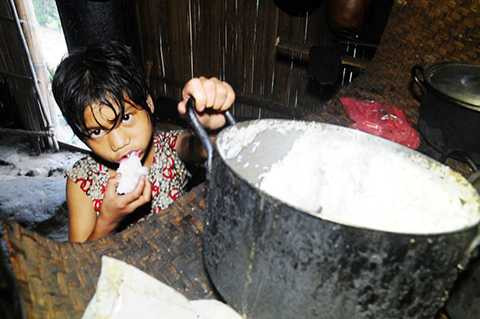 Cặp vợ chồng, khắc khổ, 13 đứa con, sống biệt lập, trong rừng, Quảng Ngãi