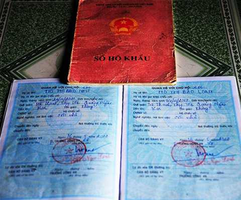 Cặp vợ chồng, khắc khổ, 13 đứa con, sống biệt lập, trong rừng, Quảng Ngãi