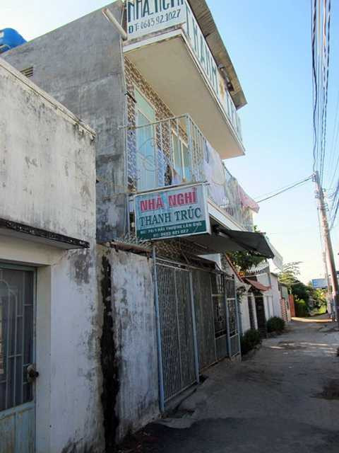 Hai mẹ con, chủ nhà nghỉ, bị khách trọ đâm, cắt cổ, giết người