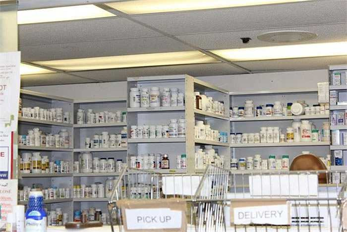 Phát hiện kháng sinh mới cực kỳ mạnh. Đầu năm nay, các nhà khoa học đã chế ra một loại kháng sinh mới sau 30 năm miệt mài nghiên cứu. Kháng sinh này có tên là teixobactin, có thể điều trị các bệnh nhiễm trùng do vi khuẩn như bệnh lao, nhiễm trùng huyết, và C. diff. Quan trọng hơn, loại thuốc này không gây tác dụng phụ.