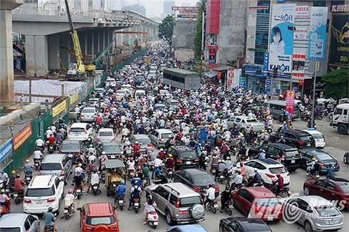 Ùn tắc giao thông kinh hoàng ở Hà Nội