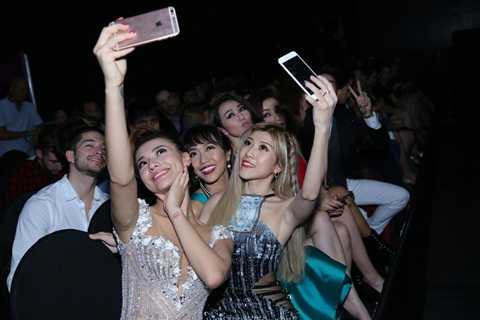 Dàn thí sinh Bước nhảy hoàn vũ 2015 thân thiết, tạo dáng nhắng nhít cùng nhau. Dàn thí sinh Bước nhảy hoàn vũ 2015 thân thiết, tạo dáng nhắng nhít cùng nhau.