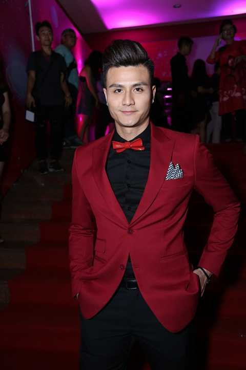 Giải bạc Siêu mẫu Việt Nam 2009, diễn viên Vĩnh Thụy. Trong đêm chung kết, anh cũng ngồi trên ghế nóng để tìm ra người xứng đáng cho ngôi vị Giải vàng năm nay. Giải bạc Siêu mẫu Việt Nam 2009, diễn viên Vĩnh Thụy. Trong đêm chung kết, anh cũng ngồi trên ghế nóng để tìm ra người xứng đáng cho ngôi vị Giải vàng năm nay.