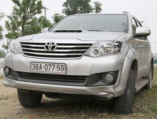 Ôtô 7 chỗ đang được tạm giữ tại Công an huyện Thạch Hà. Ảnh: Đức Hùng