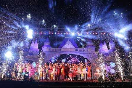 Hàng nghìn cư dân cuồng nhiệt với “Chào 2016” tại Vinhomes Royal City