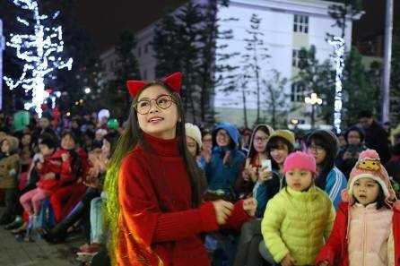 Hàng nghìn cư dân cuồng nhiệt với “Chào 2016” tại Vinhomes Royal City