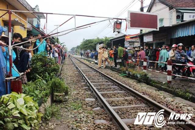 Không xin được việc làm, nam thanh niên lao vào tàu hỏa tự tử