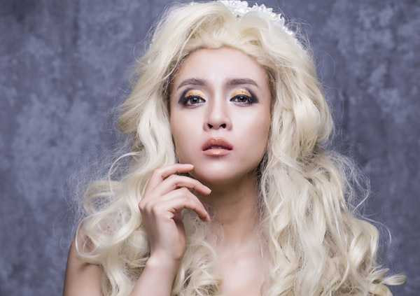 Với chất giọng ấm áp, cảm xúc cùng phong cách thời trang lẫn ngoại hình mới mẻ, Mỹ nhân đầu trọc hứa hẹn sẽ tạo nên sự đột phá mới ở sự nghiệp của cô trong thời gian tới.