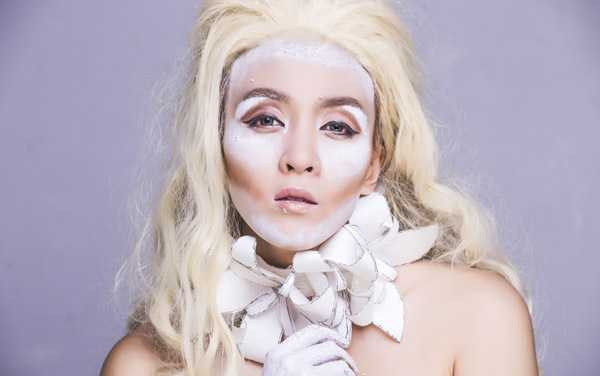 Với chất giọng ấm áp, cảm xúc cùng phong cách thời trang lẫn ngoại hình mới mẻ, Mỹ nhân đầu trọc hứa hẹn sẽ tạo nên sự đột phá mới ở sự nghiệp của cô trong thời gian tới.