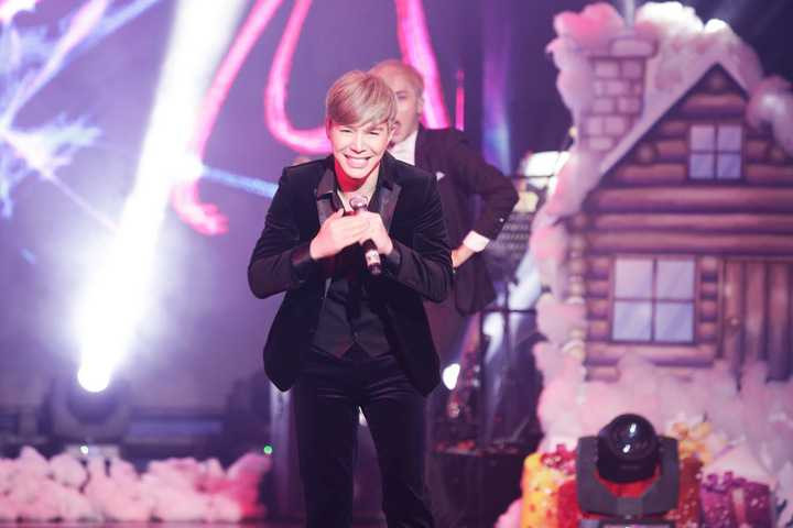 Trong đêm nhạc riêng, Nathan Lee đã thể hiện tuyệt vời hơn 20 ca khúc Việt Nam và quốc tế, từ những bản tình ca bất hủ: Phút cuối, Kiếp đam mê, Riêng một góc trời... cho tới những bản hit sôi động do chính anh sáng tác như Xinh, Say, MDD... 