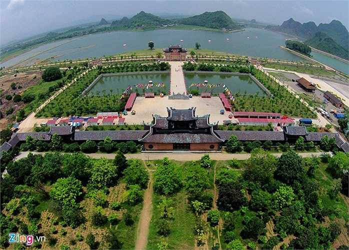 Bên cạnh đó, các tour du lịch hành hương đầu năm cũng thu hút một lượng khách không nhỏ nhờ việc khuyến mại, giảm giá tour. Trong đó, hành trình Hà Nội - Bái Đính - Tràng An trong ngày có giá từ 590.000 đồng/người (giảm 150.000 đồng/người). 