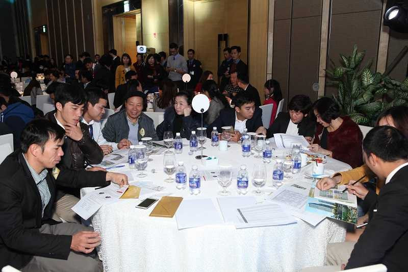 Hàng trăm người mua nhà đã chen chân để đặt chỗ các căn hộ tại GoldSeason.