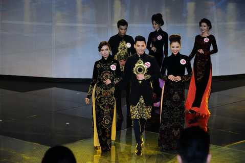 Các thí sinh trong trang phục áo dài