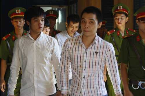 Đình Tiện và Nguyễn Phi Nhựt tại phiên tòa phúc thẩm sáng ngày 28.12