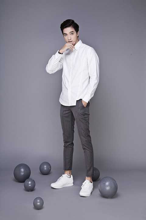 Chào sân hoành tráng với một bộ phim đình đám của đạo diễn Vũ Ngọc Đãng, đóng cặp cùng nữ ca sĩ xinh đẹp gợi cảm Minh Hằng, Tiến Vũ có kha khá cảnh khoe vóc dáng hớp hồn các cô gái trẻ chỉ trong 10 giây ngắm nhìn anh trong bộ phim Con ma nhà họ Vương. 