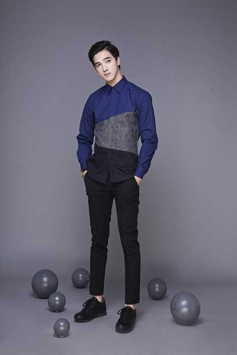 Đẹp trai, tài năng và lịch lãm đó là Tiến Vũ của hiện tại, còn về tương lai thì có lẽ không ai biết trước được điều gì. Hiện tại Vũ đang casting một vài vai diễn khó và mang tính thử thách cao. Anh chàng sẽ công bố sớm nhất nếu mọi chuyện diễn ra suông sẻ. Tiến Vũ chắc chắn sẽ còn là một ẩn số đầy thú vị của showbz. (Stylist: Kevin Cao; Ảnh: Hardy Yuen; Trang điểm: Kendy Long)