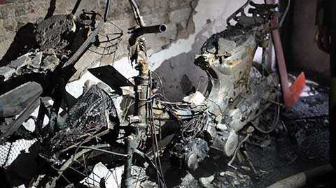 Nhiều đồ đạc trong nhà bị ngọn lửa thiêu rụi