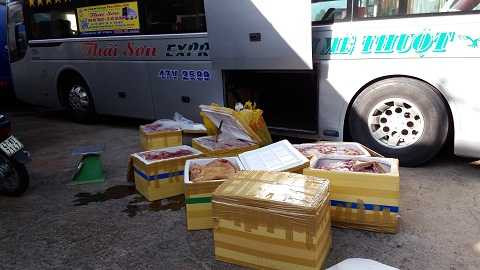 Xe khách Thái Sơn cùng số lượng thịt thối