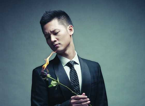 Đức Tuấn bị ném đá vì