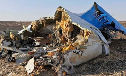 Ngày 31/10, phi cơ chở khách Airbus A321 của Metrojet, khởi hành từ thành phố Sharm el-Sheikh, Ai Cập, đến St Petersburg, Nga, rơi xuống bán đảo Sinai, Ai Cập khiến Toàn bộ 224 người trên khoang, chủ yếu là người Nga, thiệt mạng