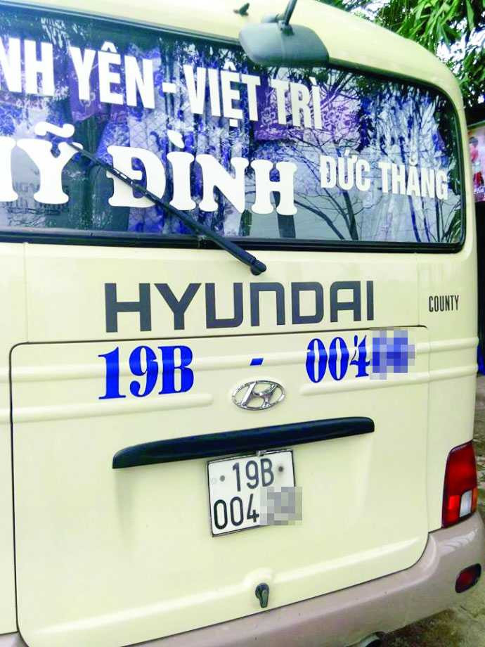 Xe khách có nạn nhân bị côn đồ cầm kim tiêm trấn tiền