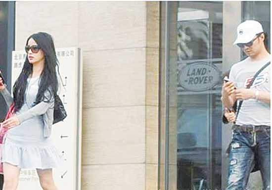 Chồng Chương Tử Di bị tình cũ mỉa mai, cạnh khóe