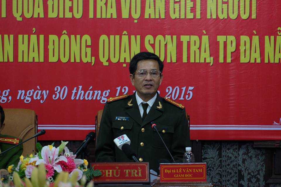 Đại tá Lê Văn Tam chủ trì buổi họp báo