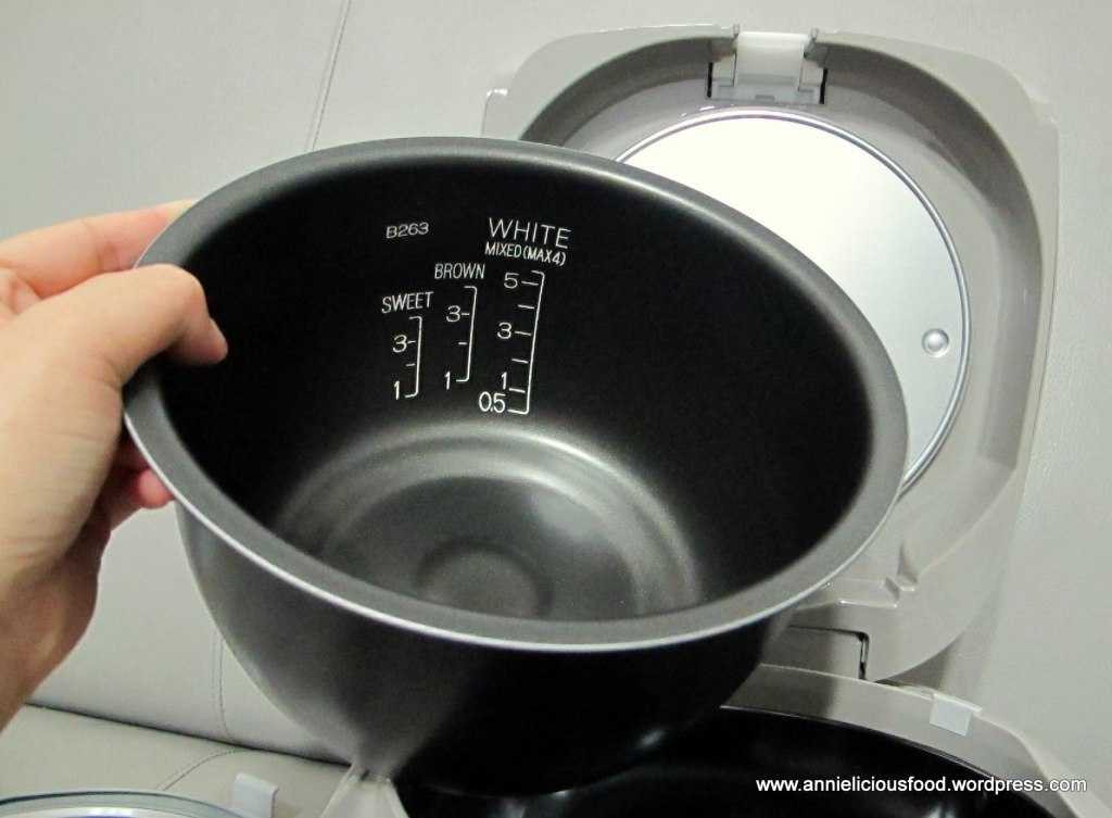 Làm bắp rang bơ bằng nồi cơm điện vừa nhanh vừa dễ