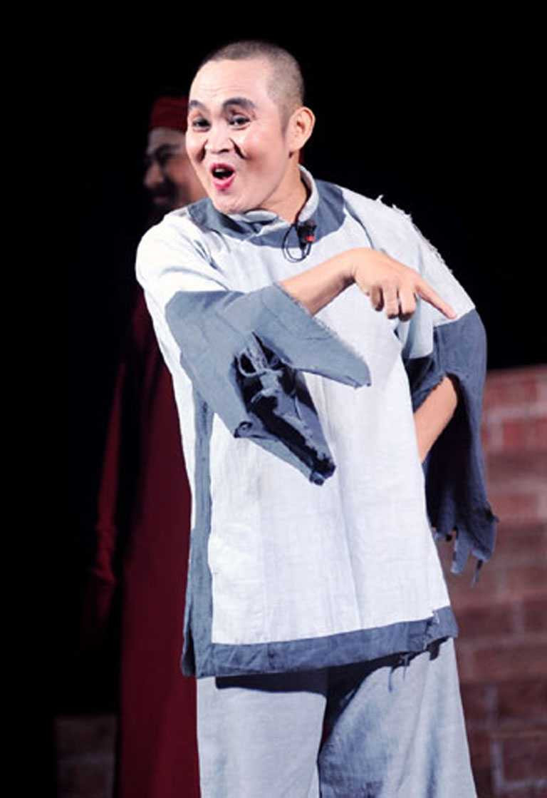 Quá khứ cực khổ ít ai bằng của danh hài Xuân Hinh