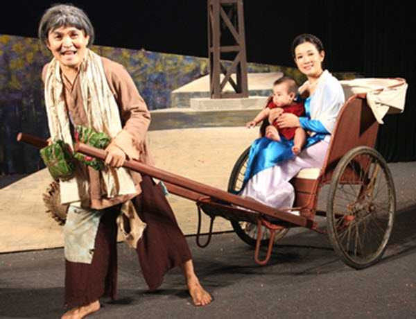 Quá khứ cực khổ ít ai bằng của danh hài Xuân Hinh