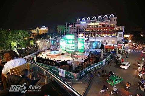 Hầu hết những địa điểm tổ chức Lễ hội này đều nằm rải rác quanh khu vực bờ Hồ như khu vực tượng đài Lý Thái Tổ, Quảng trường CMT8, Quảng trường Đông Kinh Nghĩa Thục.