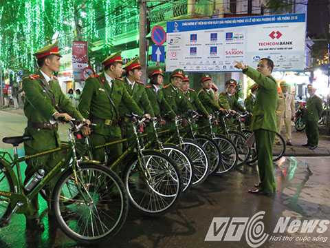 Lực lượng Cảnh sát trật tự, cảnh sát điều lệ Công an quận Hồng Bàng với xe đạp chuyên dụng chuẩn bị lên đường làm nhiệm vụ đảm bảo an ninh trật tự - Ảnh MK