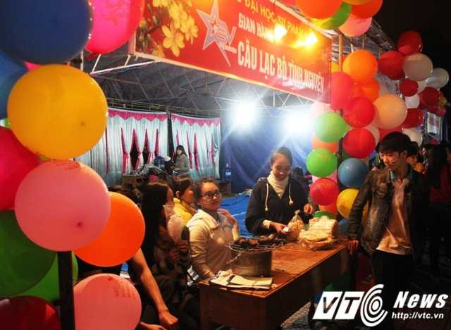 Cả nước lung linh ánh sáng, rộn ràng âm nhạc đón năm mới 2016