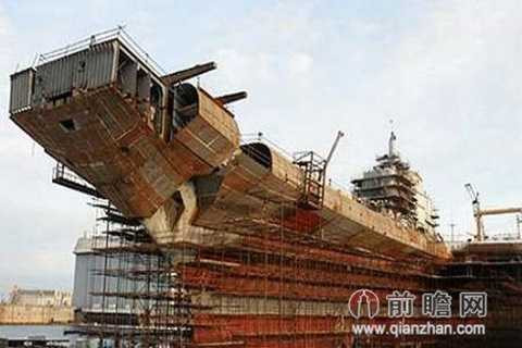 Hình ảnh được cho là ghi lại cảnh lắp ráp tàu sân bay thứ hai Trung Quốc