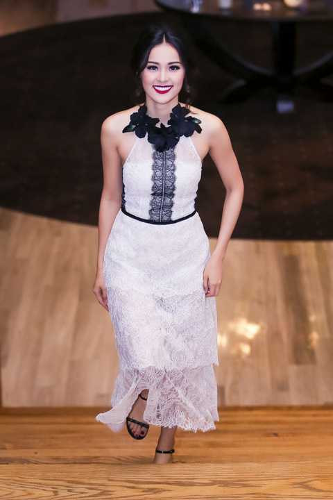 Kết thúc bộ phim Tấm Cám, Hạ Vi trở về với cuộc sống thường ngày. Sau một thời gian nghỉ ngơi cô đã bắt đầu tấn công showbiz và đã nhận tham gia sự kiện nhiều hơn. 