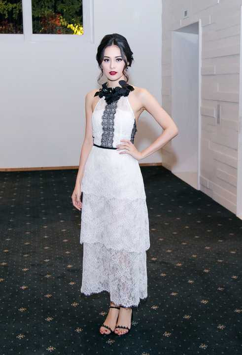 Người đẹp sinh năm 1993 cho biết, cô rất vui khi nhận được nhiều tình cảm của khán giả dành cho mình trong thời gian qua. Bản thân cô cũng đang cố gắng nỗ lực không ngừng để có thể ghi dấu ấn nhiều hơn với công chúng. 