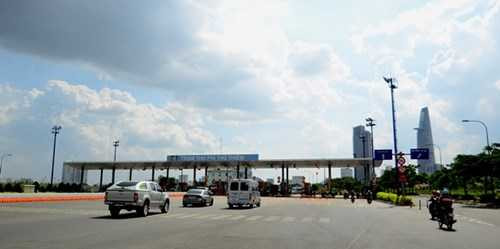 Đường dẫn vào hầm Thủ Thiêm, hướng quận 2.