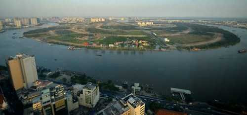 Bến Bạch Đằng đối diện khu vực bắn pháo hoa.