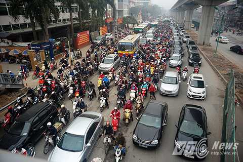 Cảnh ùn tắc thường thấy trên đường Nguyễn Trãi
