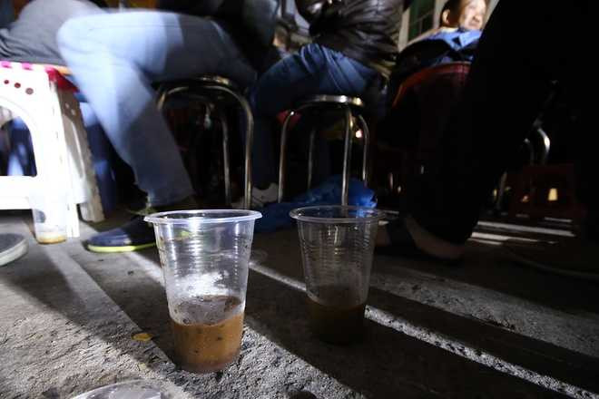 Cà phê là thức uống được nhiều người lựa chọn để thức đêm.