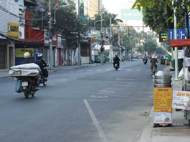 Đường Võ Thị Sáu là một trong những trục chính nối vào trung tâm TPHCM cũng vắng hẳn xe trong dịp nghỉ Tết Dương lịch.