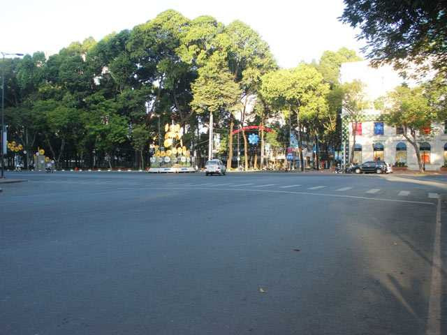 Khu vực Nhà thờ Đức Bà cũng trong tình trạng tương tự.