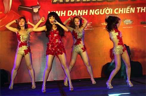 Hoàng Thuỳ Linh 4